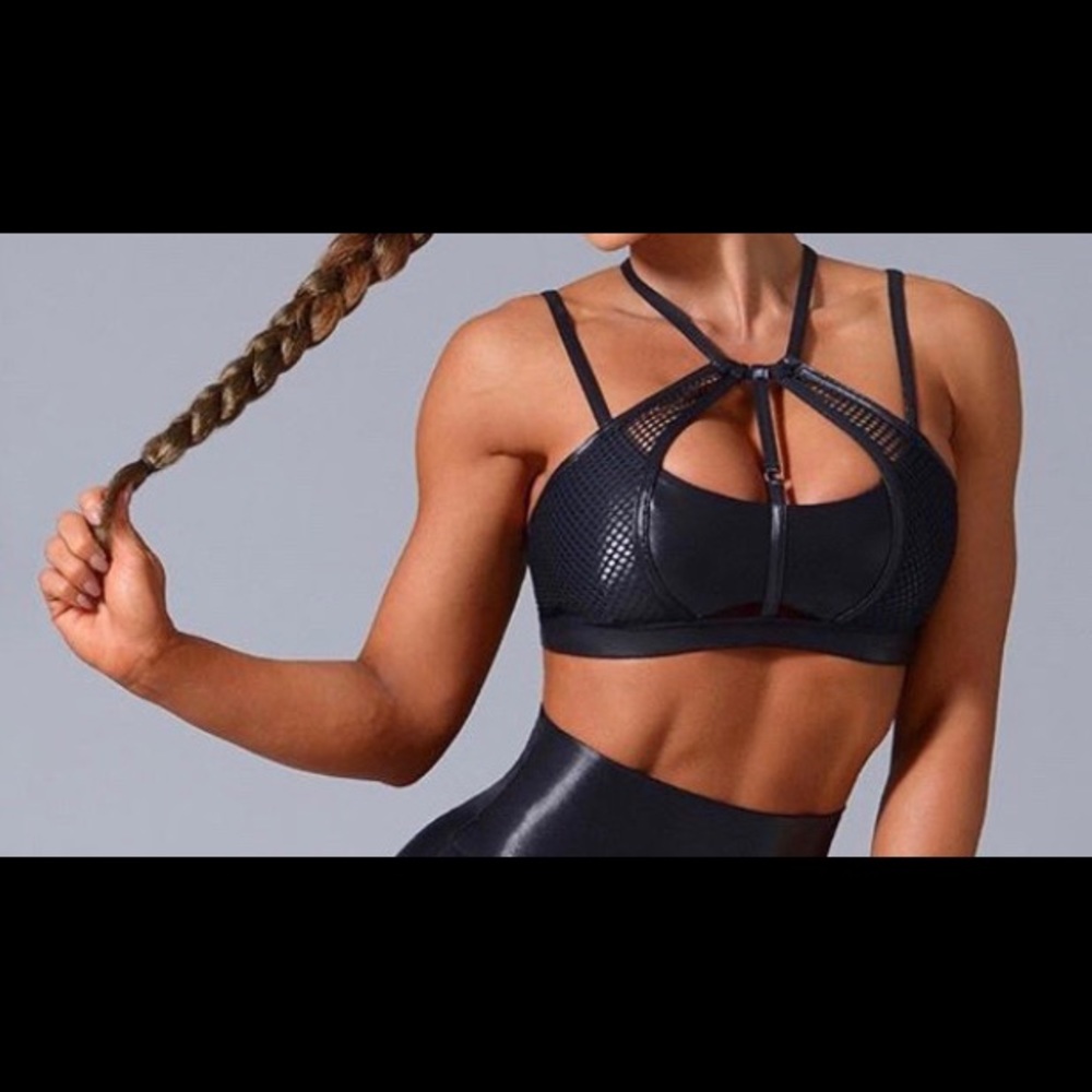ISO bombshell sports bra in small
